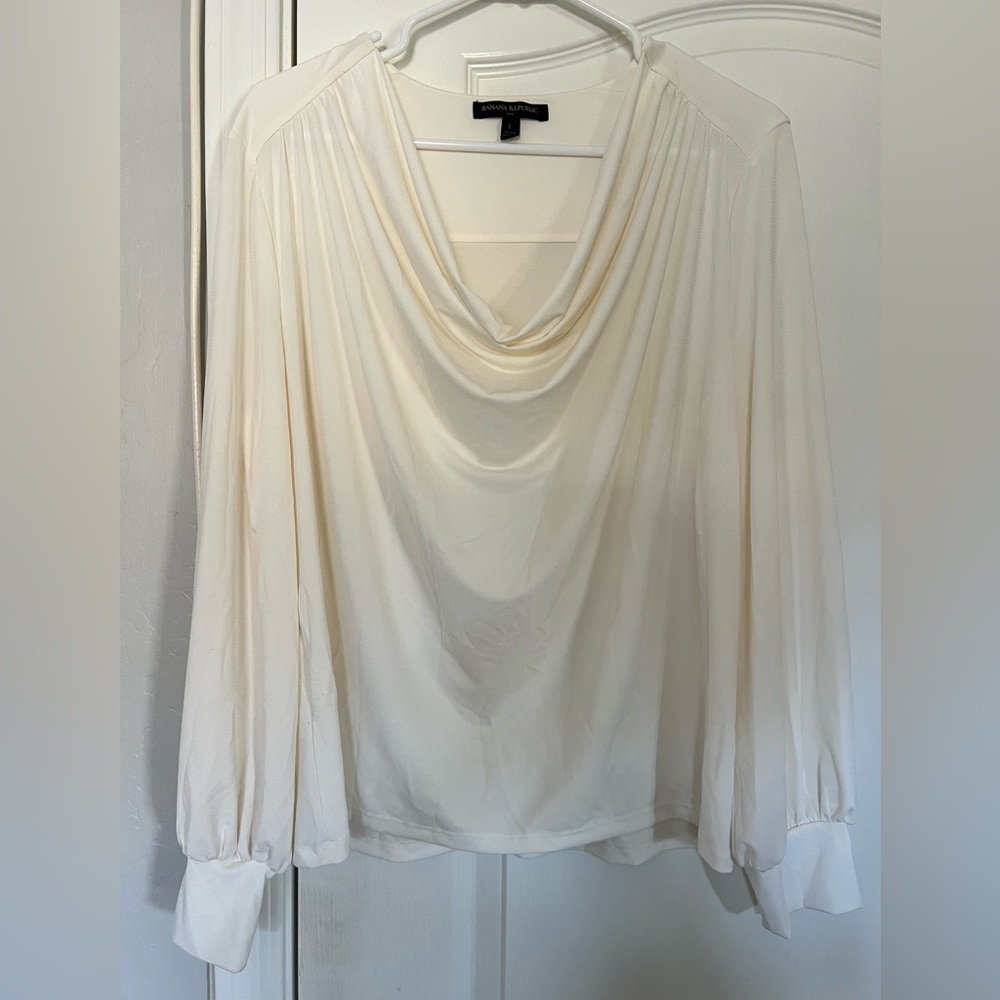 4 Women’s dress shirts ; Banana Republic and Express